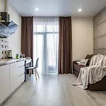 Arcadia Sky возле моря *