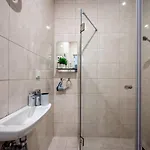 Arcadia Sky возле моря *