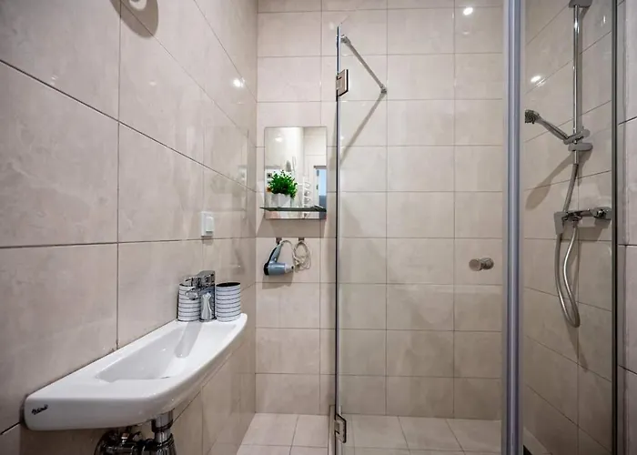 Arcadia Sky возле моря *